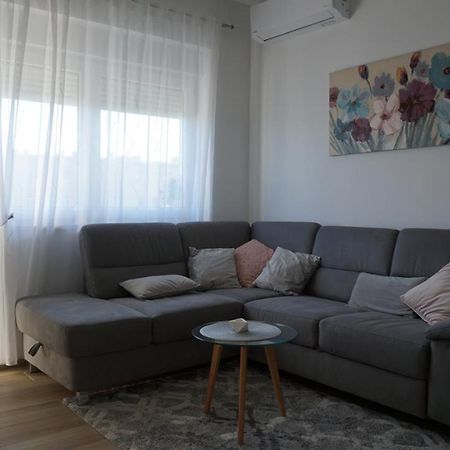 Apartman Luka Pula Zewnętrze zdjęcie