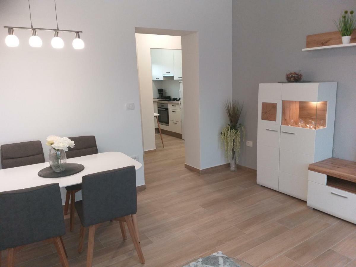Apartman Luka Pula Zewnętrze zdjęcie
