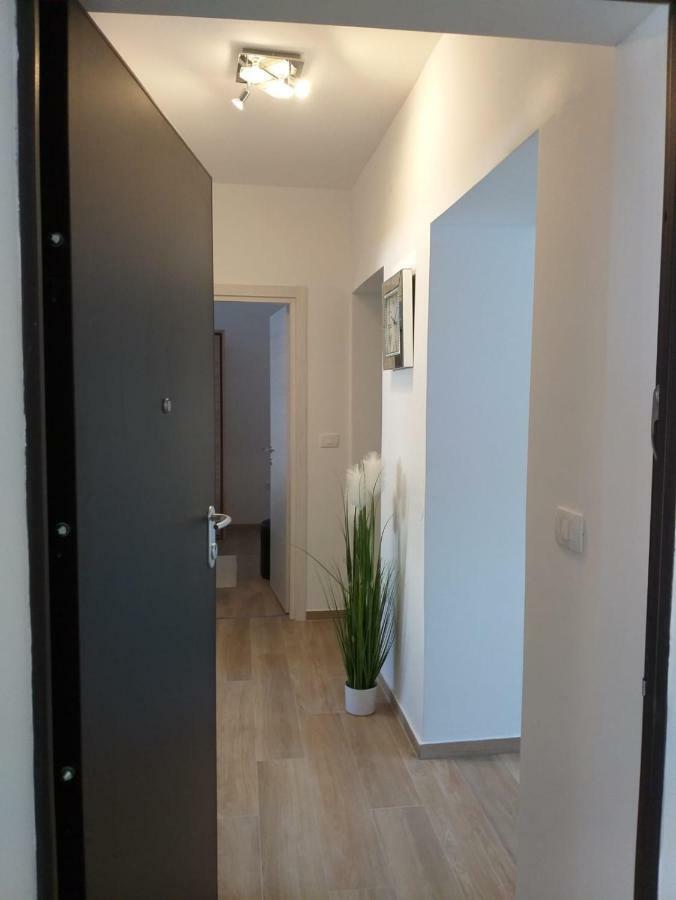 Apartman Luka Pula Zewnętrze zdjęcie